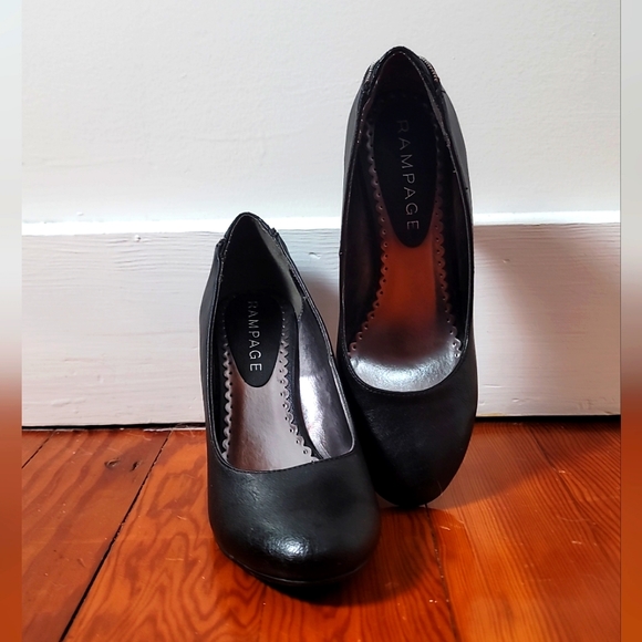 Rampage Brand Black Heels w/Zipper Detail - Picture 2 of 4